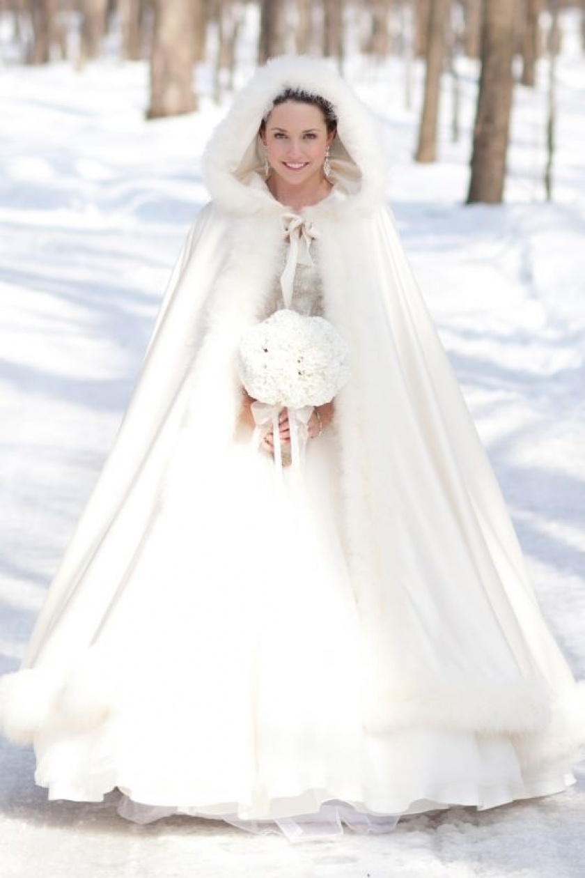 Vestuvių žiemą apranga, suknelė, apsiaustas